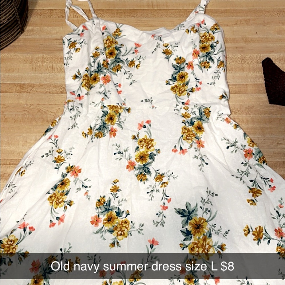 Old navy white dress with flowers. Beach or sundress